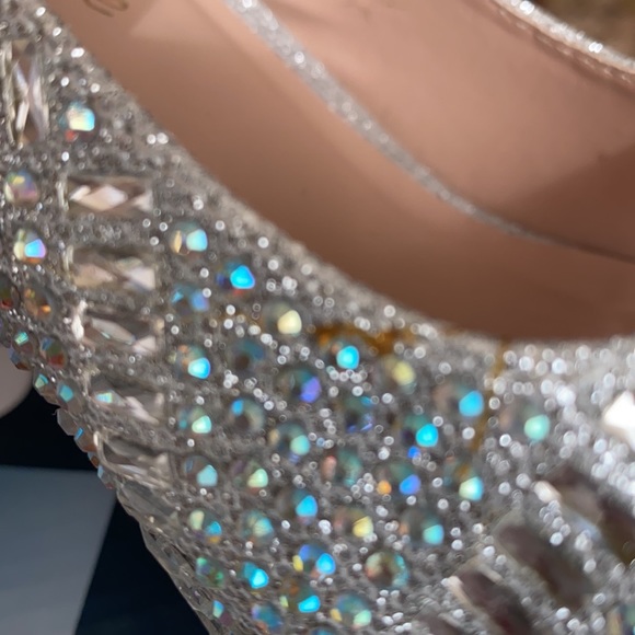 Heels with matching purse - Picture 14 of 15